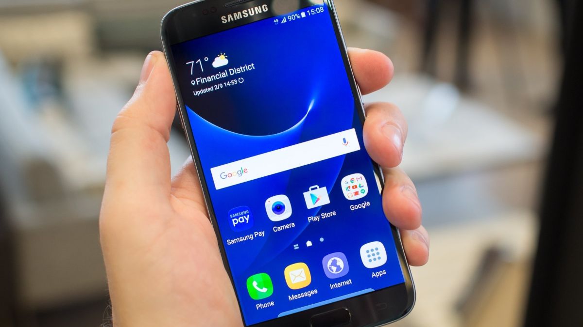 Samsung gives the Galaxy S7 and S8 some love with new updates