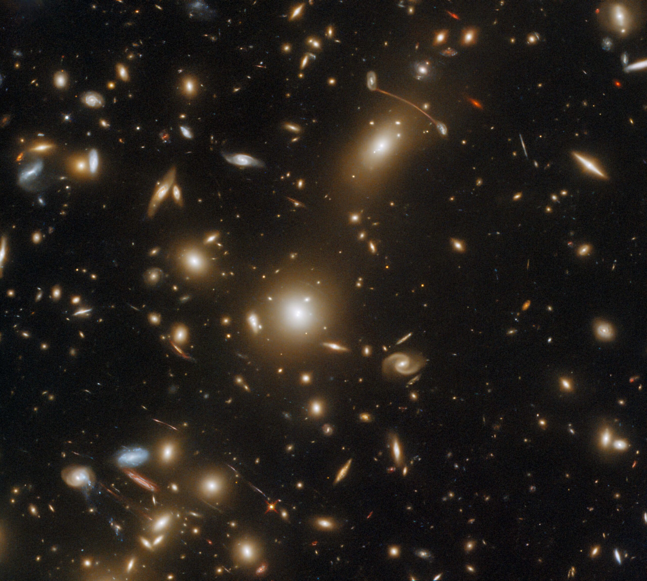 Puzzling radio signal unveils a galaxy cluster’s core