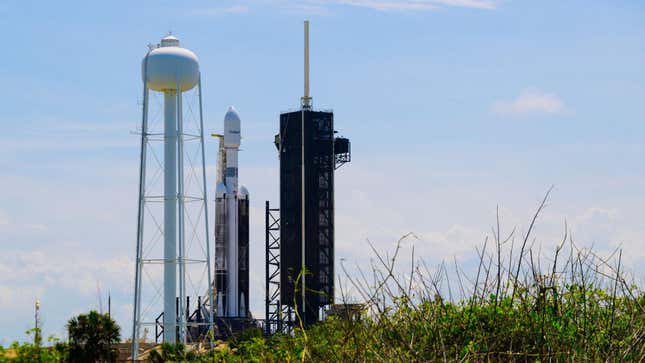 Watch Live as SpaceX Attempts First Fully Expendable Falcon Heavy Mission After Delay [Update]