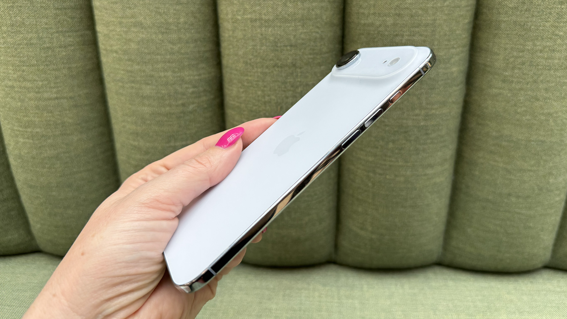 Apple’s Latest iPhone Air Aims at Samsung Galaxy Devices