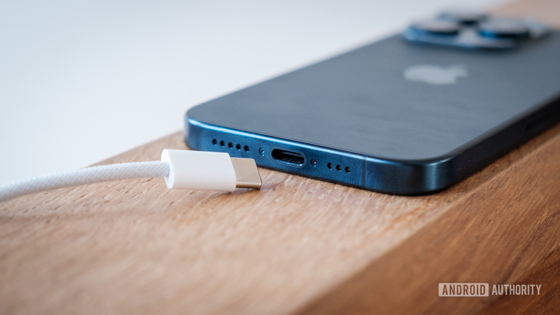 Devices and Accessories Compatible with the iPhone 17 USB-C Port