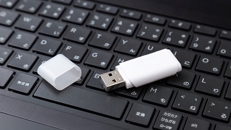 Illustration of unidentified USB flash drives.