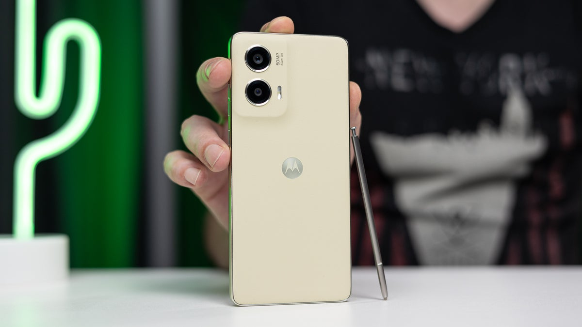 Get a Discount of Up to $300 on the 2024 Motorola Stylus Phone at Best Buy