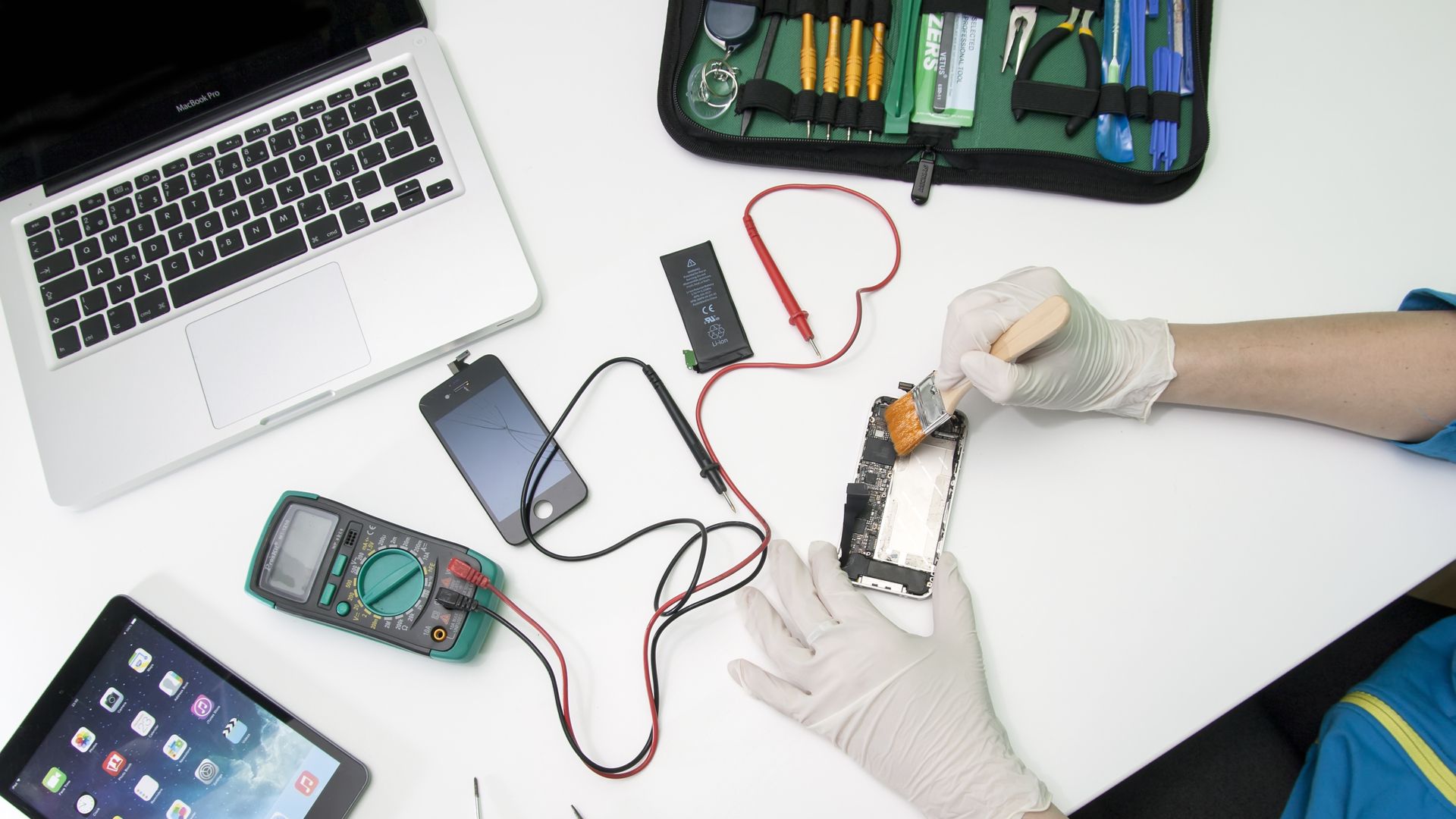 iFixit Evaluates M5 MacBook Pro Teardown, Disclosing Significant Repairability Improvements