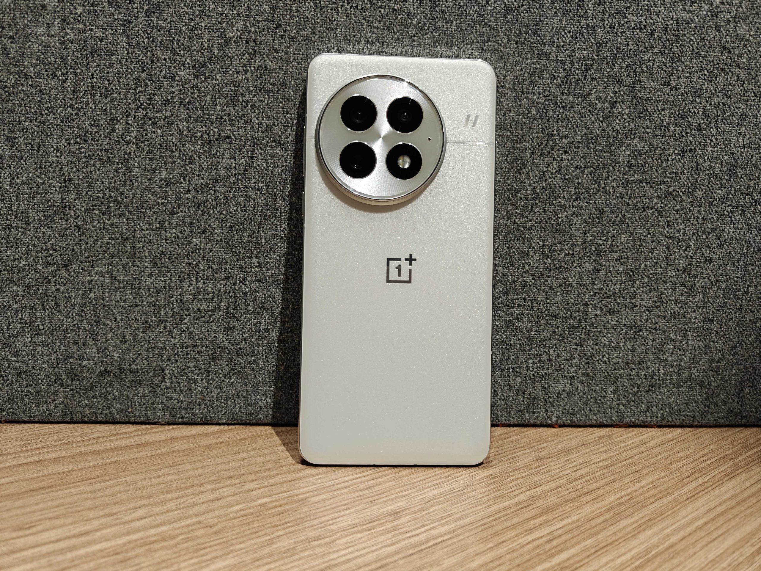 OnePlus 15 Scheduled to Release Later This Month