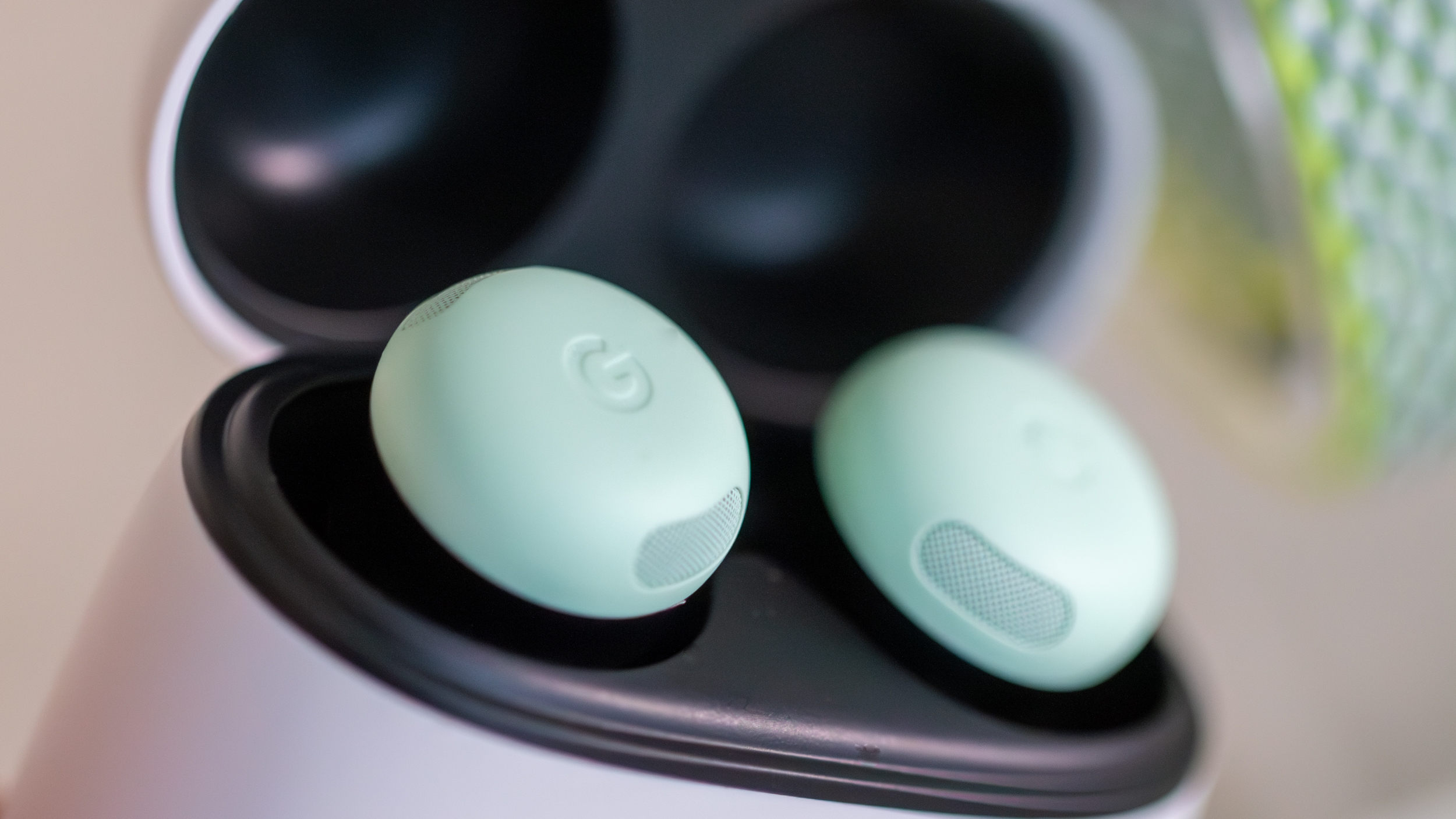 Pixel Buds 2a and Pixel Buds Pro 2 Come with Swappable Cases