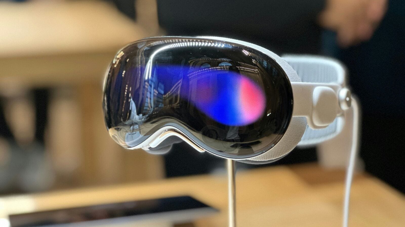 Target Demographic for the Latest Apple Vision Pro Featuring M5 Chip