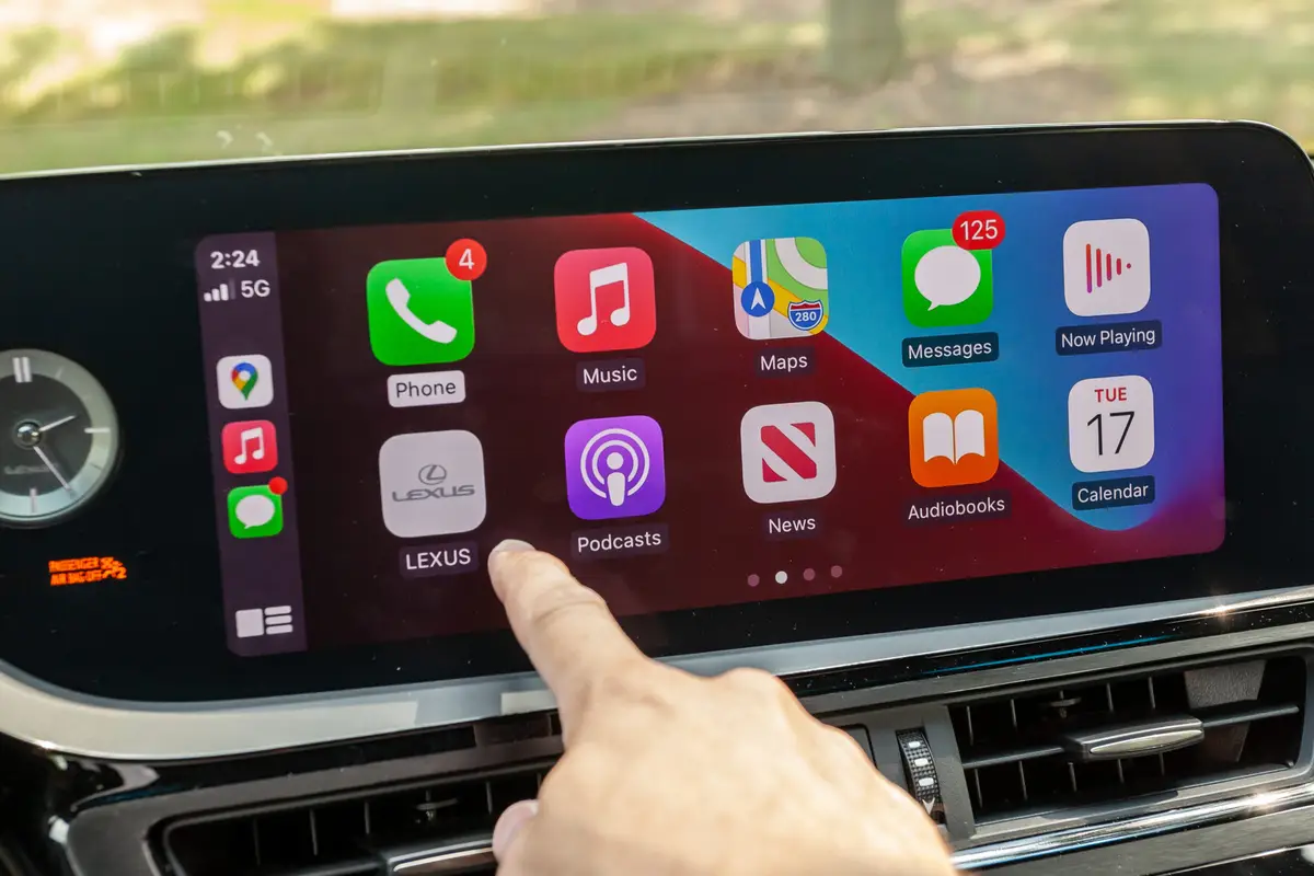 Android Auto's Enhanced Capabilities in Relation to Apple CarPlay
