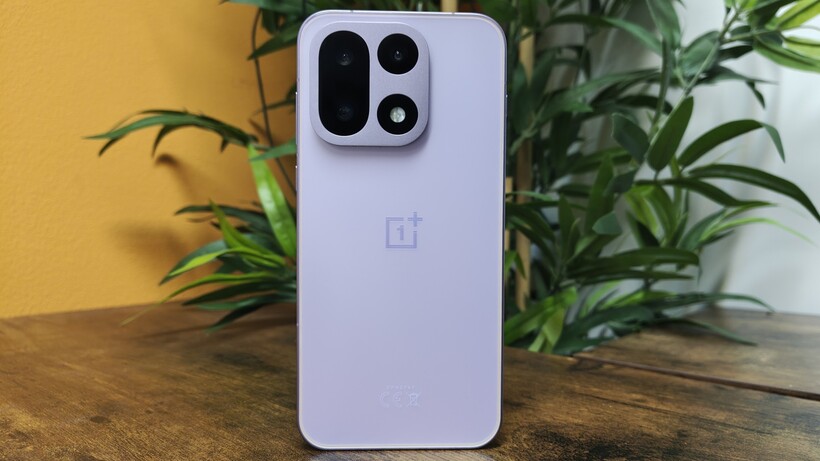 Comparison of OnePlus 15 and OnePlus 13: Assessing the Upgrade Possibilities