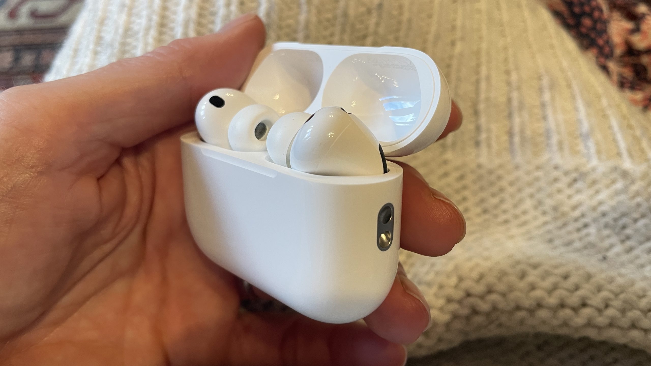 Enhancements in Frequent AirPods Pro 3 Problems: Contribute Your Feedback [Poll]
