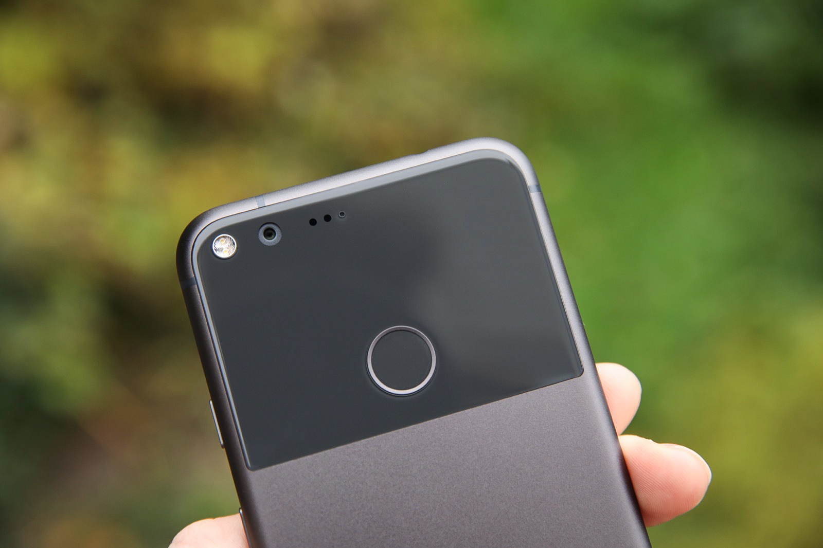 Google's AI-Powered Approach Enhances Pixel Phone Sales through Customized Features