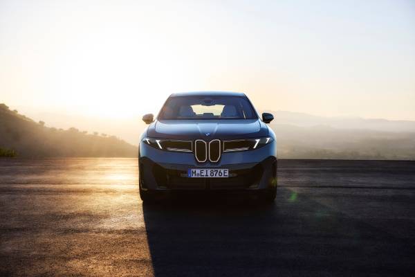 M5 Vision Pro Debuts in Two More Countries as Worldwide Expansion Continues