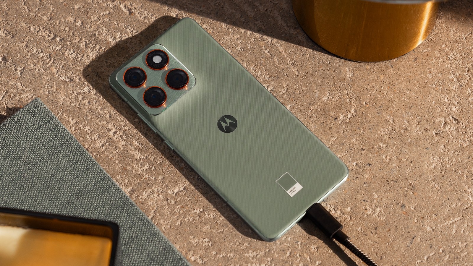 Motorola Poised to Introduce Worldwide Contender for Galaxy S25 Edge and iPhone Air