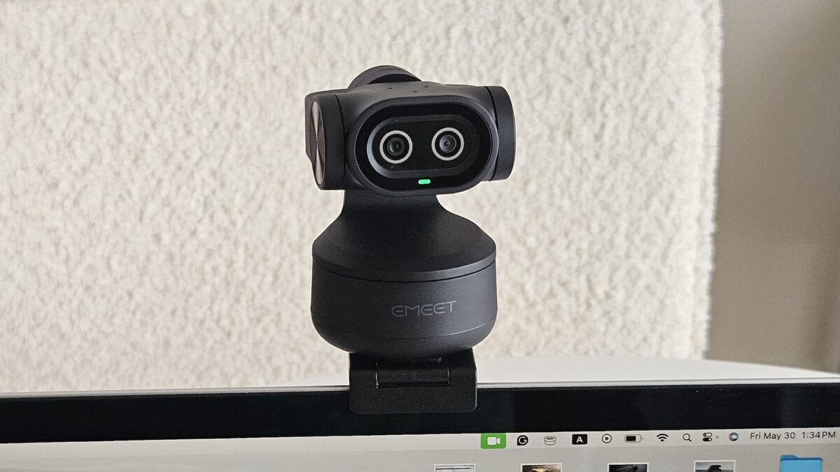 App Notifies Users When Mac Webcam or Microphone is Engaged While Away