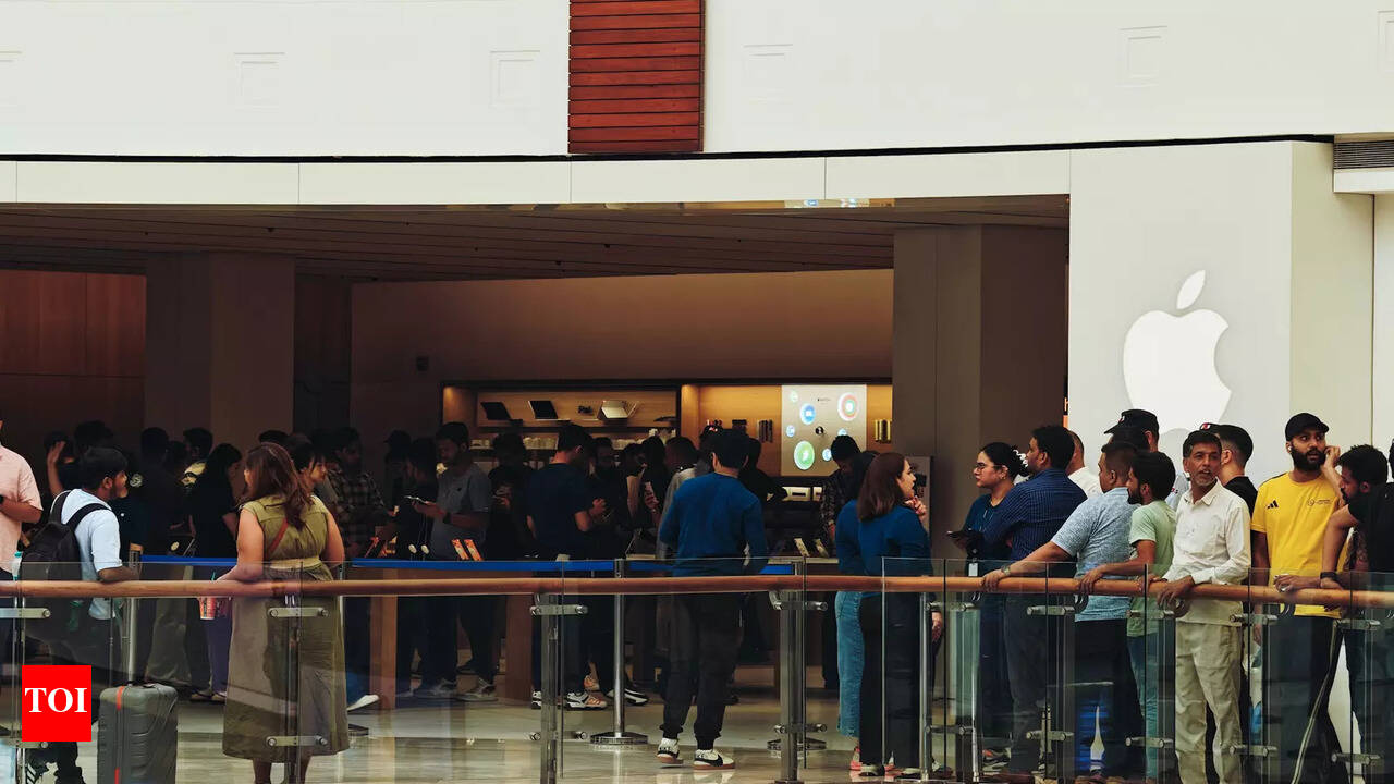 Apple Discontinues Night Mode for Portrait Photos on iPhone 17 Pro Without Clarification