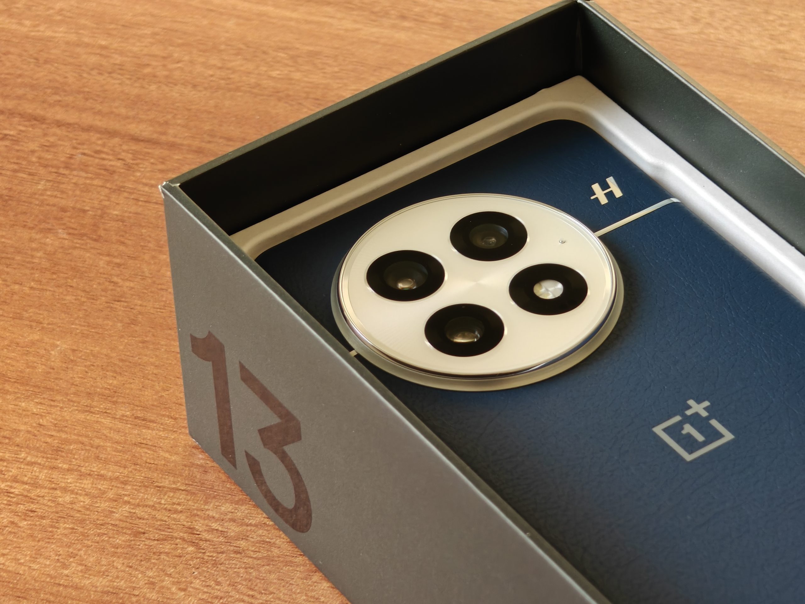 Comparison between OnePlus 15R and OnePlus 13R: Main Distinctions and Characteristics