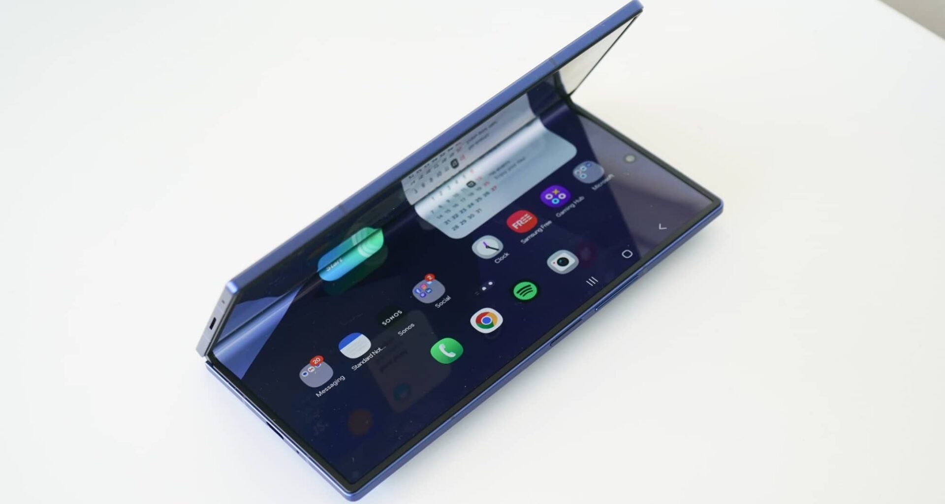 Comparison between Samsung Galaxy Z TriFold and Galaxy Z Fold 7: Analyzing Foldable Attributes