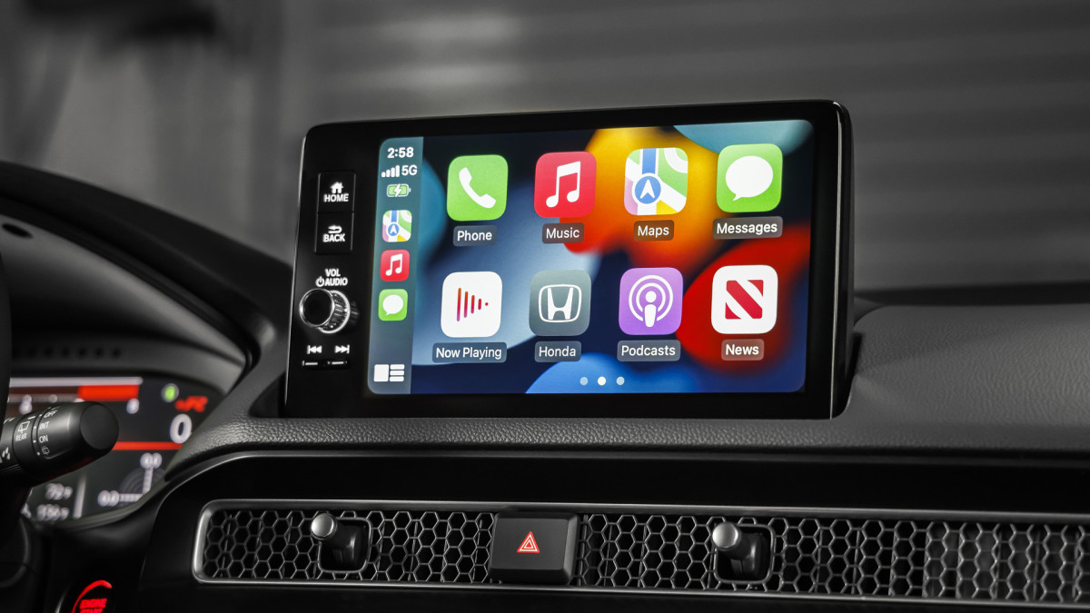 Complimentary App Enables Any Automobile to Access Apple CarPlay Functions