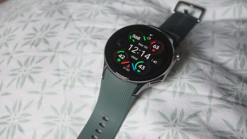 Evaluation of Pixel, Galaxy, and OnePlus Smartwatches’ Performance in Relation to 2025 Wear OS Projections