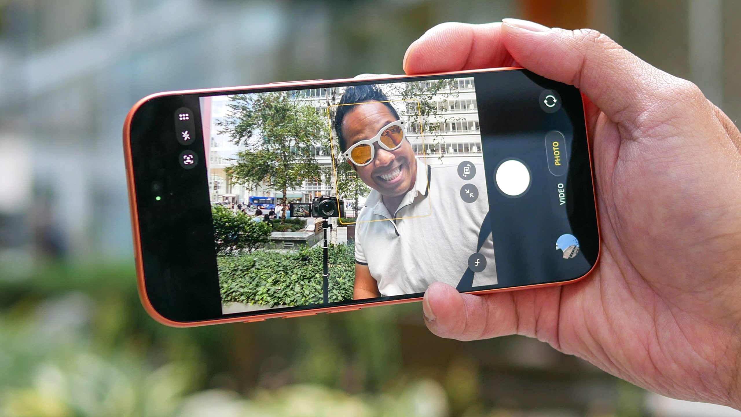 iOS 16 Glitch Makes Android Camera Pictures Show Up Red in iPhone Photos Application