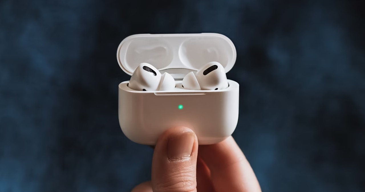 iOS 26.2 Brings Improved AirPods Pro Functionality: A Usage Guide