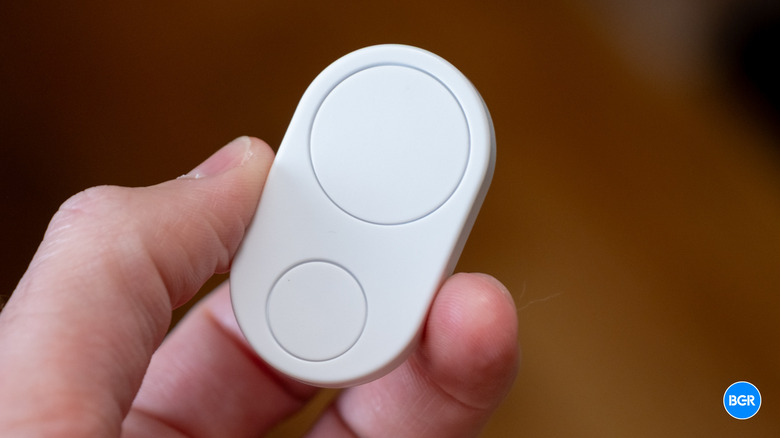 Holding a white Flic Duo