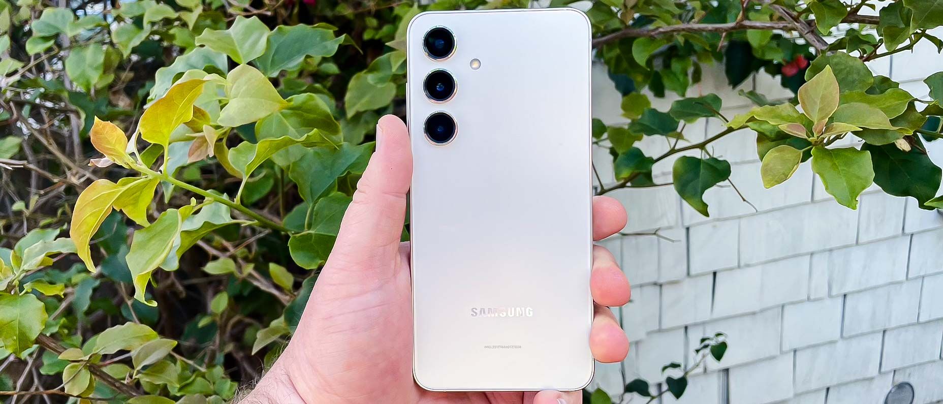 Pebble's Groundbreaking Phone Add-On Removes the Requirement for Recharging