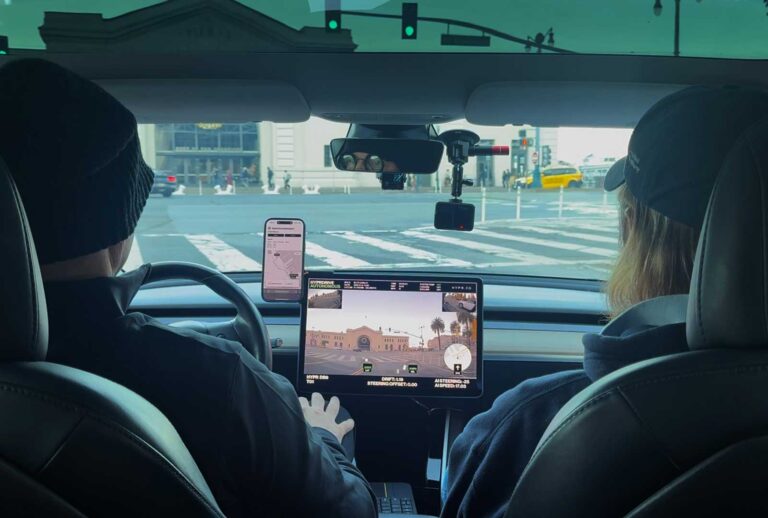 Rivian's CEO Clarifies the Reasons Behind the Non-Integration of Apple CarPlay in Their Vehicles