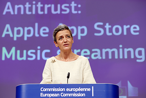 Tim Cook Interacts with Legislators to Tackle App Store Age Regulation Suggestion