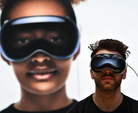 Apple's Newest Model Incorporates Vision Comprehension and Image Creation for Improved Performance