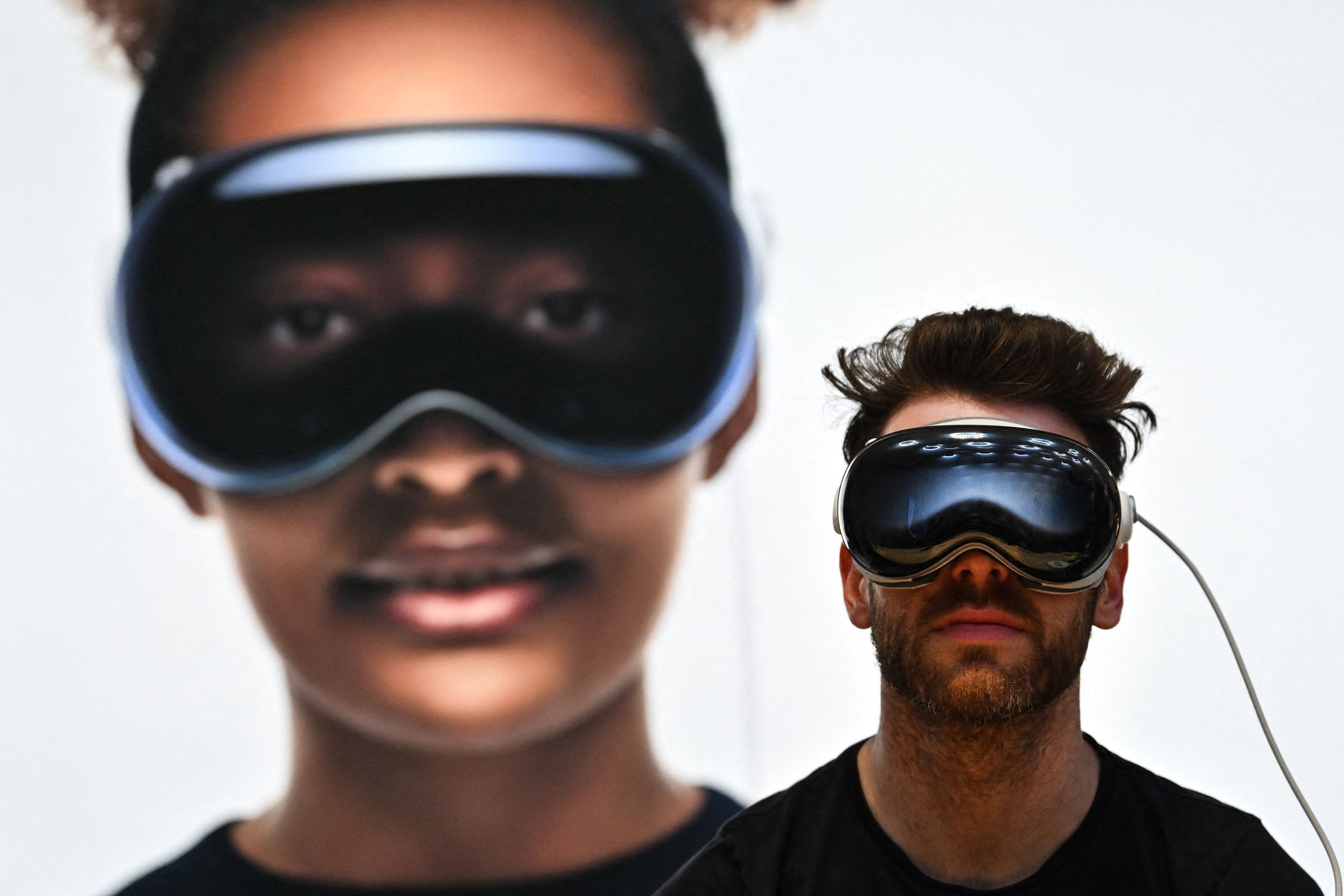 Apple's Newest Model Incorporates Vision Comprehension and Image Creation for Improved Performance