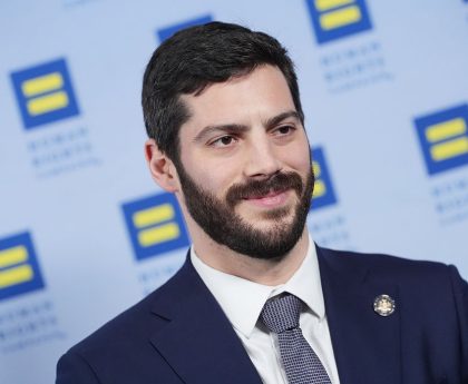 Anthropic-Funded Group Supports Candidate Targeted by Rival AI Super PAC