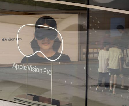 Apple Accelerates Advancement of Three Innovative AI Wearable Gadgets, As Per Report