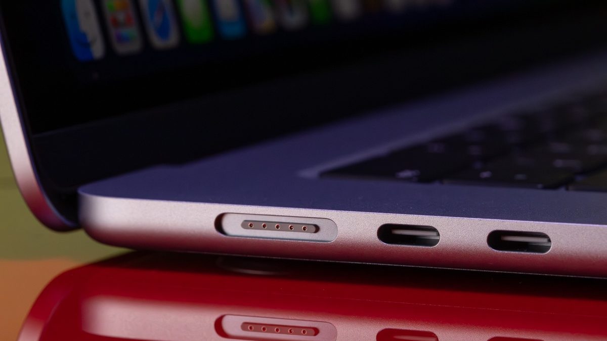 macOS Tahoe 26.4 and iPadOS 26.4 Launch Compact Tab Bar Functionality in Safari