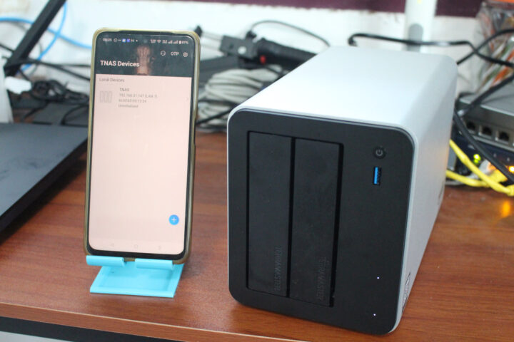 TerraMaster F2-425 Plus 3+2-Bay Hybrid NAS Review, Part 1: Unboxing, Teardown, Drive Installation, and First Boot - CNX Software