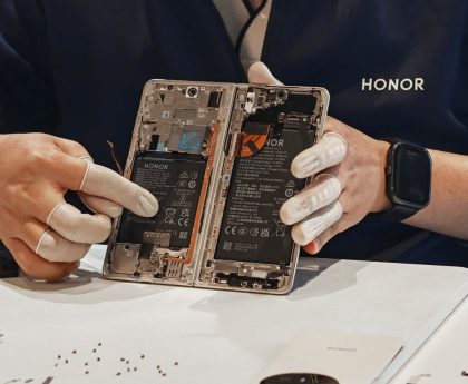 The Red Honor Magic V6: A Sleek and Resilient Gadget Redefining Power