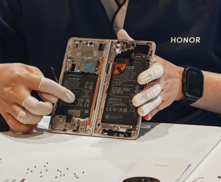 The Red Honor Magic V6: A Sleek and Resilient Gadget Redefining Power