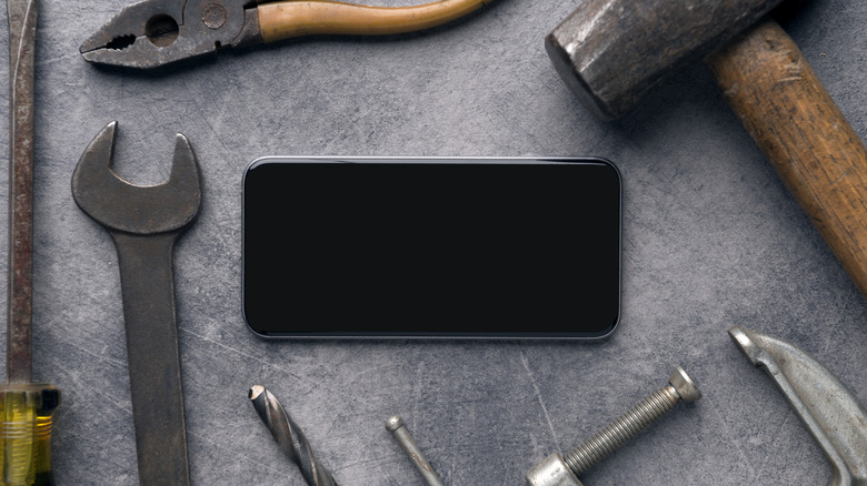 5 Practical Apps That Convert Your Phone into Useful Instruments