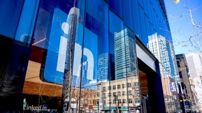 AI Translator Converts English to LinkedIn Language