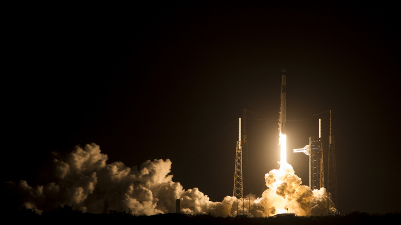 Amazon Appeals to FCC to Dismiss SpaceX's Plan for an Orbital Data Facility: Justifications Detailed
