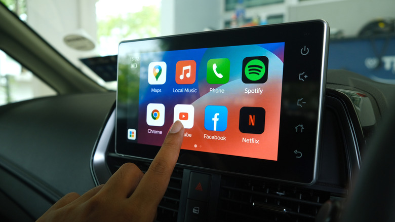 Android Auto Brings YouTube, Missing Essential Function