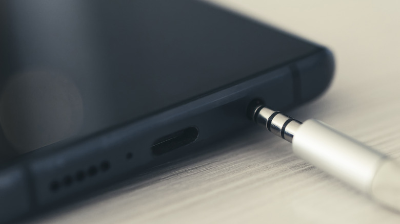 Android Smartphones Featuring Headphone Jacks Set for Release in 2026