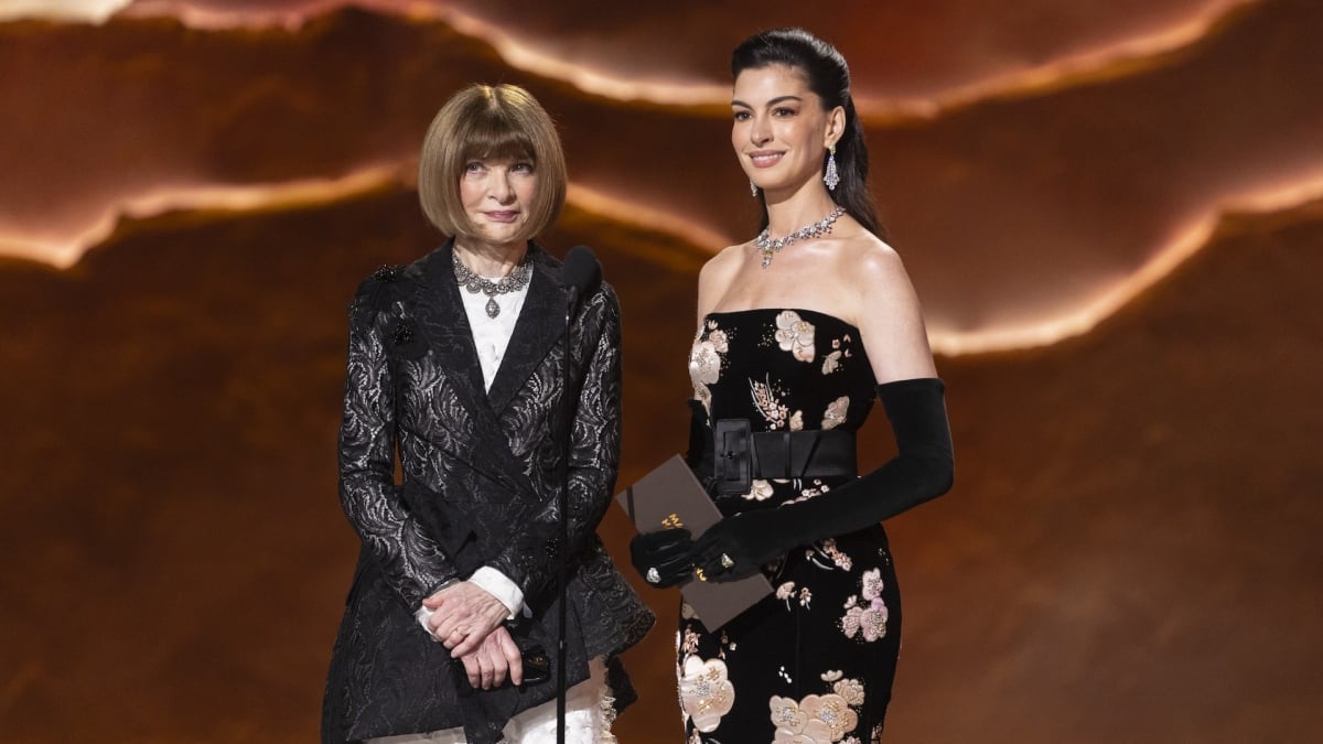 Anne Hathaway and Anna Wintour Channel Devil Wears Prada Vibes at the Oscars