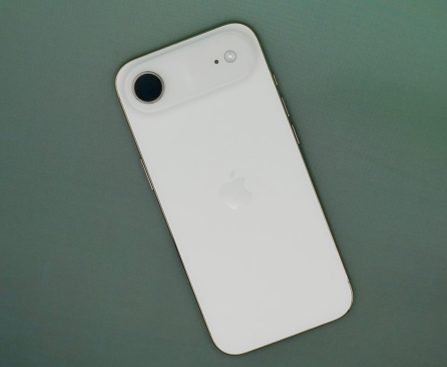 Apple Bestows Rare Bonuses on iPhone Creators to Avert Staff Attrition