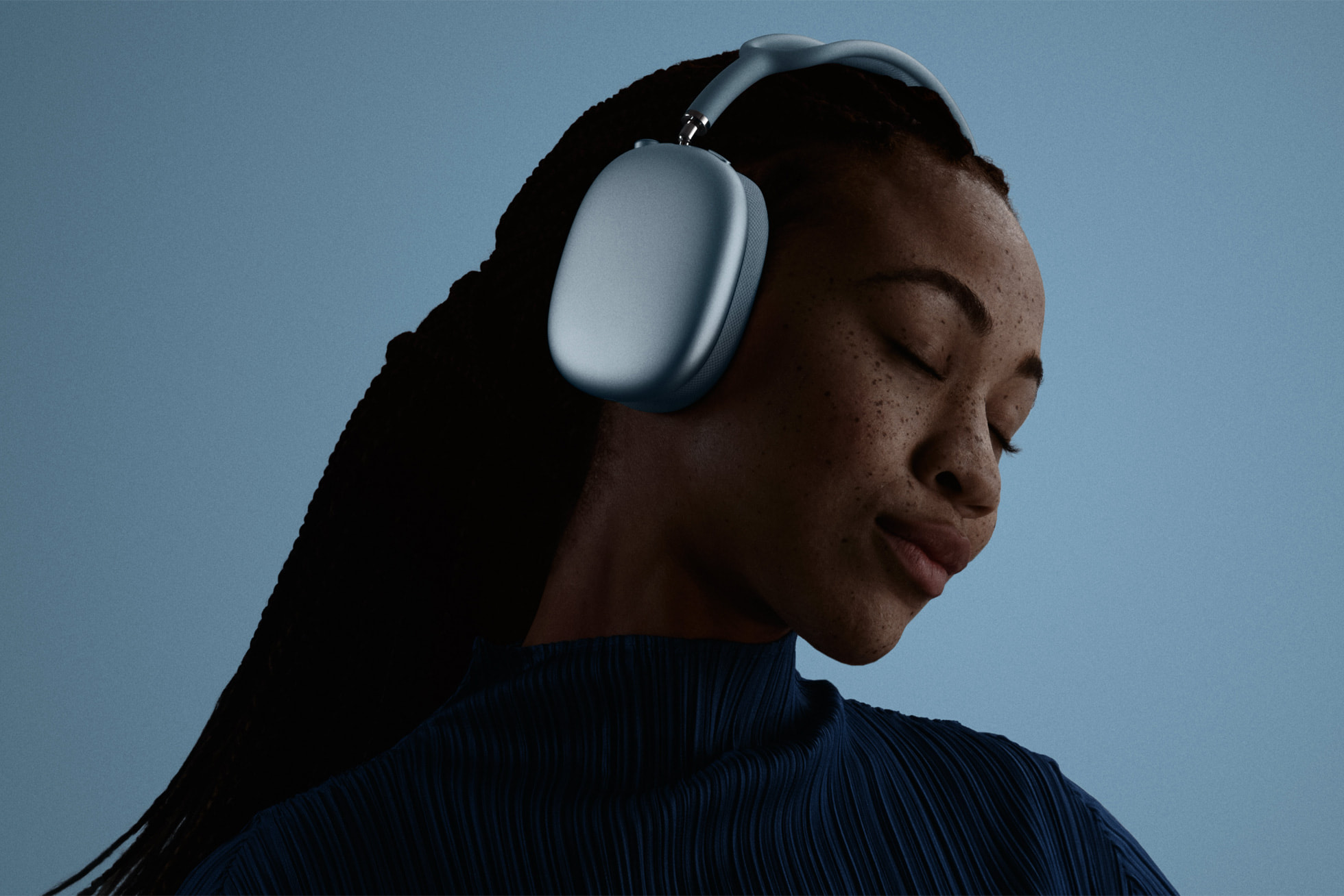 Apple Discreetly Unveils AirPods Max 2