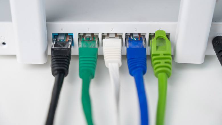Comparison of Flat vs. Round Ethernet Cables: Which One is Superior?
