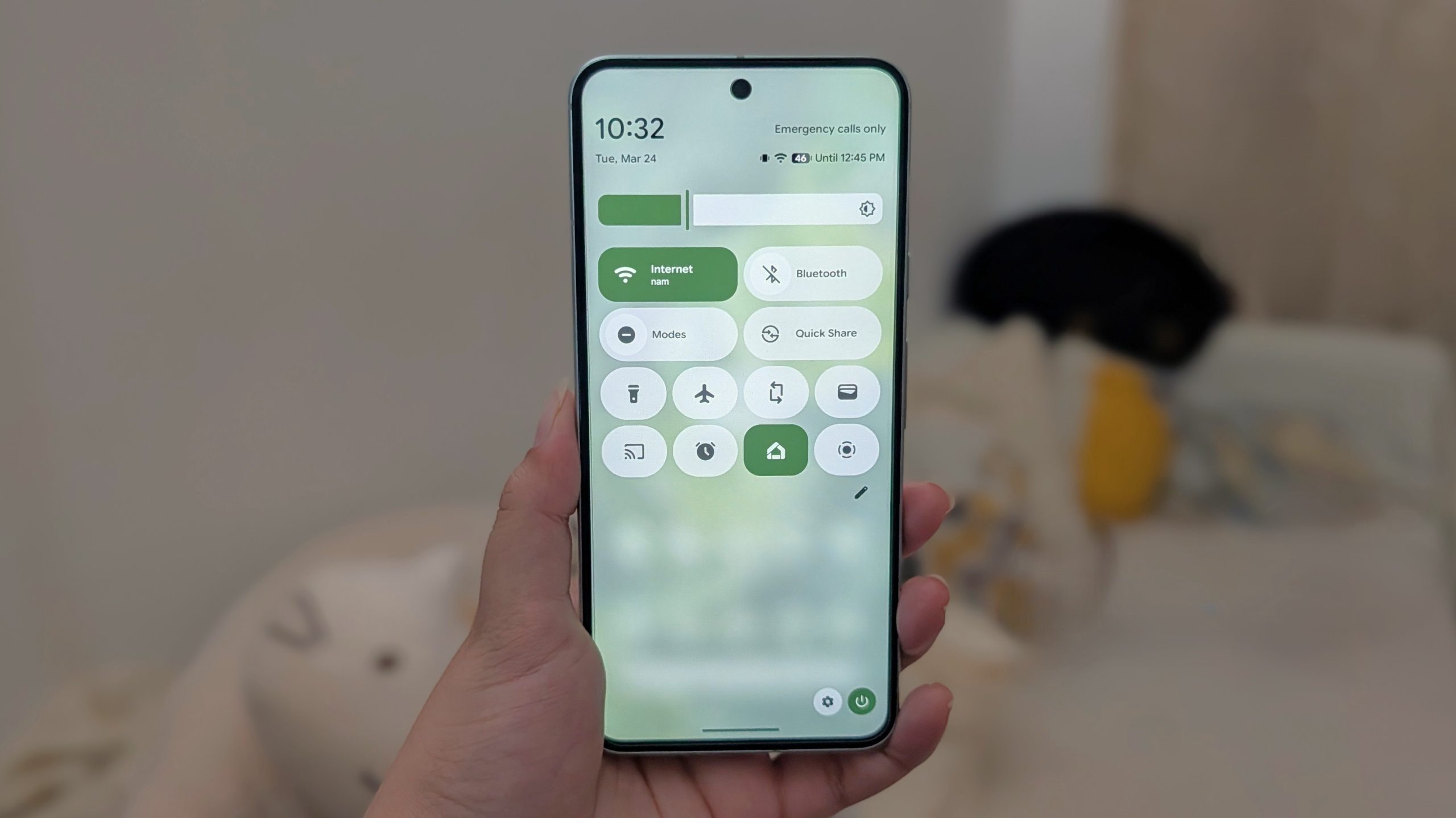 Crucial Quick Settings Tiles to Include When Configuring a Stock Android Device