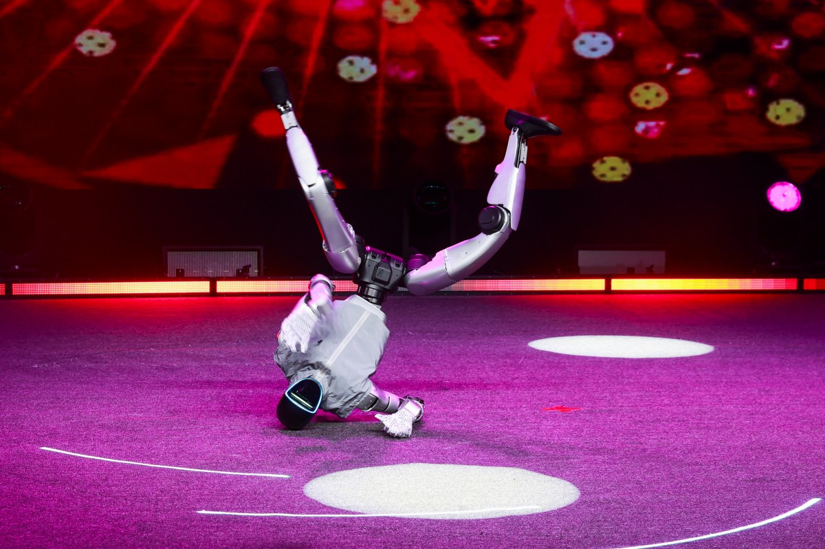 Dancing Humanoid Robot Goes Wild at California Restaurant, Employees Step In