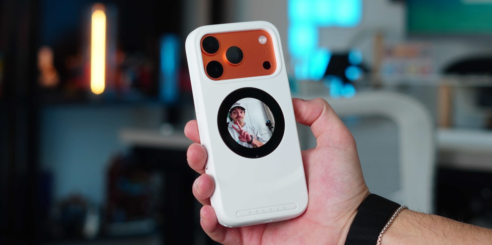 Evaluation of iPhone Cover with Back Touchscreen for Self-Portraits and Extendable Storage [Video]