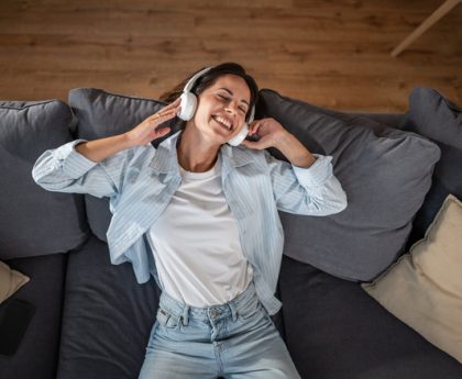 Five Advantages of Selecting Headphones Instead of Earbuds Beyond Sound Quality